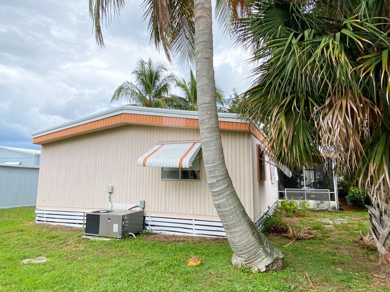 PLE 1315 - Great for first time home buyer and incredible price! 2Bed/2Bath
4327 71 st Rd N, Riviera Beach, Fl 33404