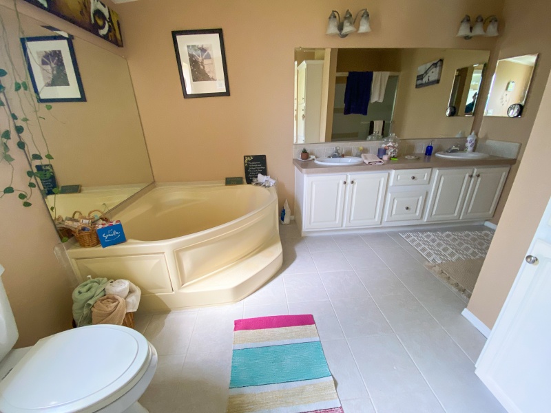 TMF 459 – Gorgeous 3 bed/ 2 bath unit from 2003
2555 PGA Blvd lot#459 Palm Beach Gardens, FL 33410