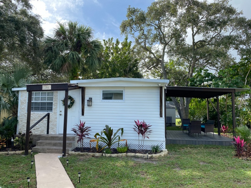 TMF 106 - Come check out this beautiful mobile home today!
2555 PGA Blvd Palm Beach Gardens, FL 33410