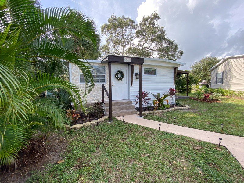 TMF 106 - Come check out this beautiful mobile home today!
2555 PGA Blvd Palm Beach Gardens, FL 33410