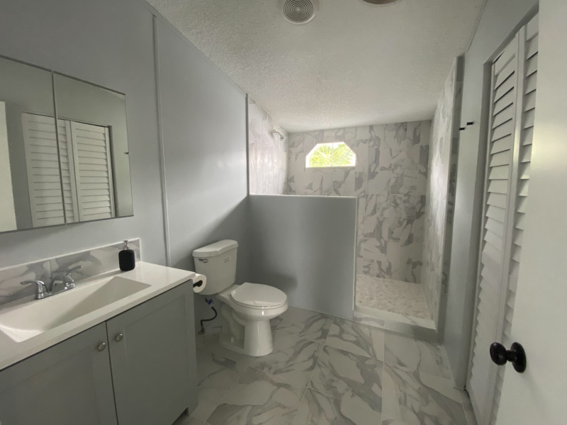 LLV 116 - Totally remodeled unit 3/2 Call us today to schedule a visit!
4797 Carefree Cove Blvd West Palm Beach, FL 33415