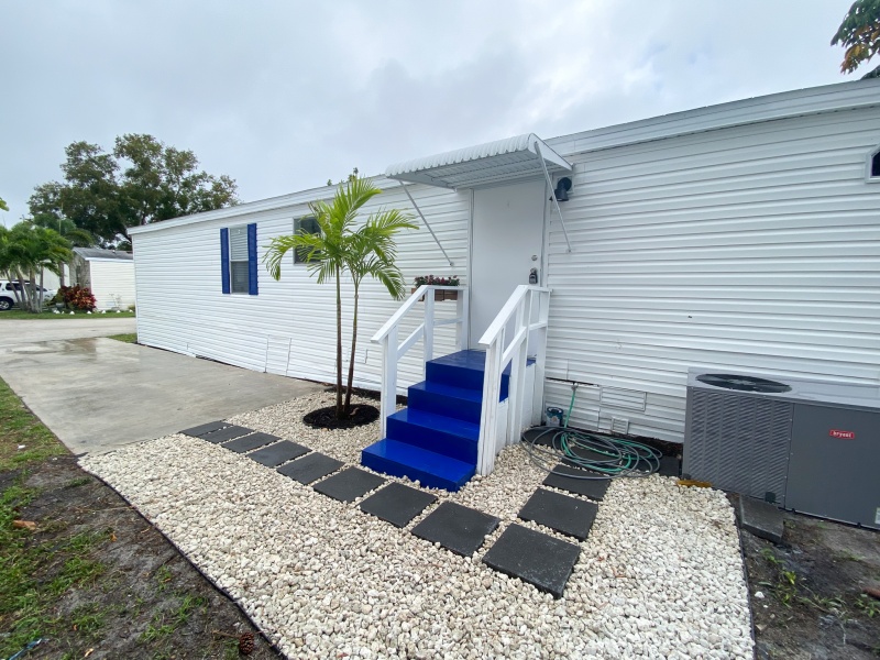 LLV 116 - Totally remodeled unit 3/2 Call us today to schedule a visit!
4797 Carefree Cove Blvd West Palm Beach, FL 33415